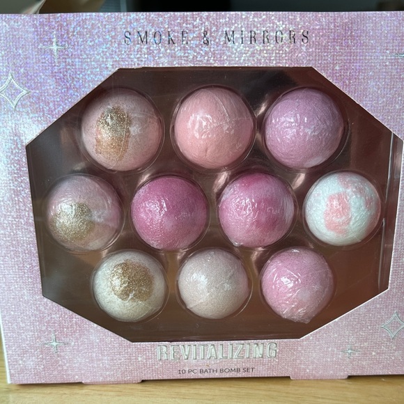 Smoke & Mirrors Other - Smoke & Mirrors Revitalizing Bath Bomb Set - Pink and White
